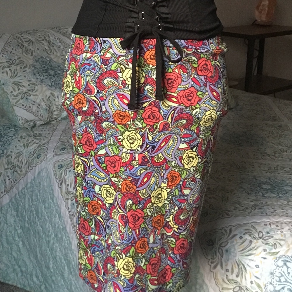 LuLaRoe rose & paisley skirt